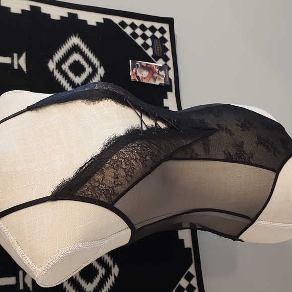 🖤 EUC Victoria's Secret Ladie's Black Lace Adjustable Bottom Snap Bodysuit, S - Picture 12 of 16